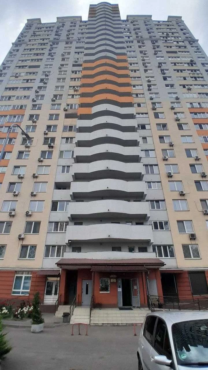 Ю.Поправки 14, продам 1 кімнатну з  ремонтом , м.Чернігівськ