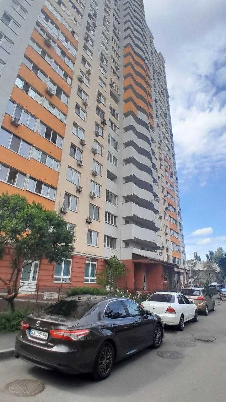 Ю.Поправки 14, продам 1 кімнатну з  ремонтом , м.Чернігівськ