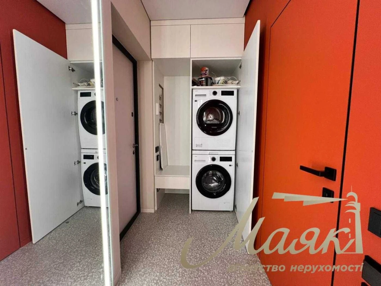 Продаж квартири ЖК Славутич, Лівий берег біля метро.