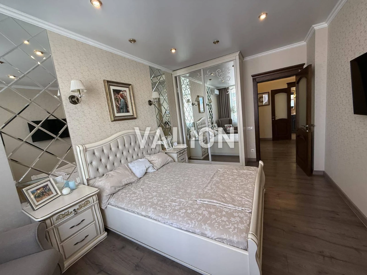 Продажа трехкомнатной квартиры 102 м² на ул. Феод