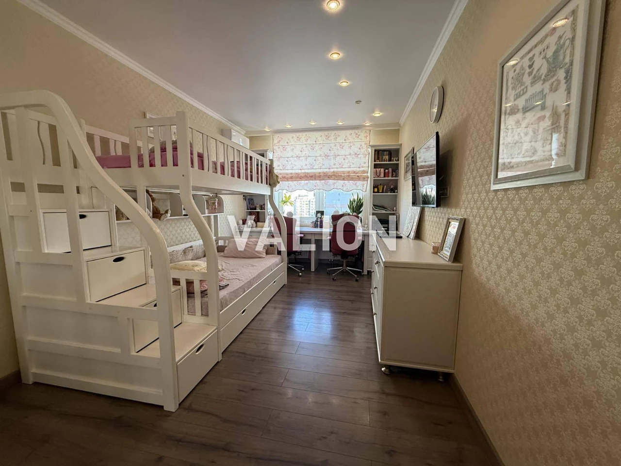 Продажа трехкомнатной квартиры 102 м² на ул. Феод