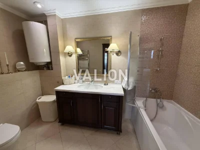 Продажа трехкомнатной квартиры 102 м² на ул. Феод