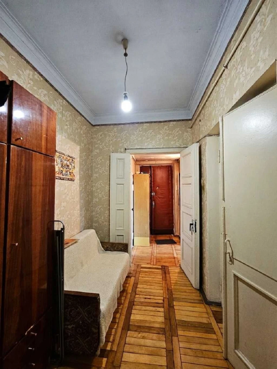 Каденюка  Леоніда пр. (колишня назва проспект Гагаріна ) 8.,