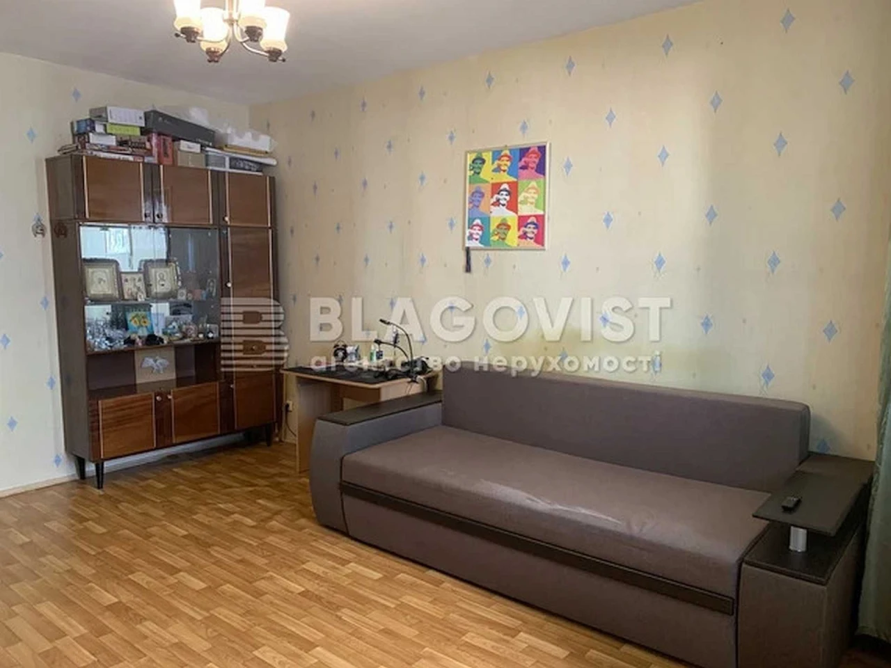 Продаж квартири з ремонтом Українського Відродження 3-В