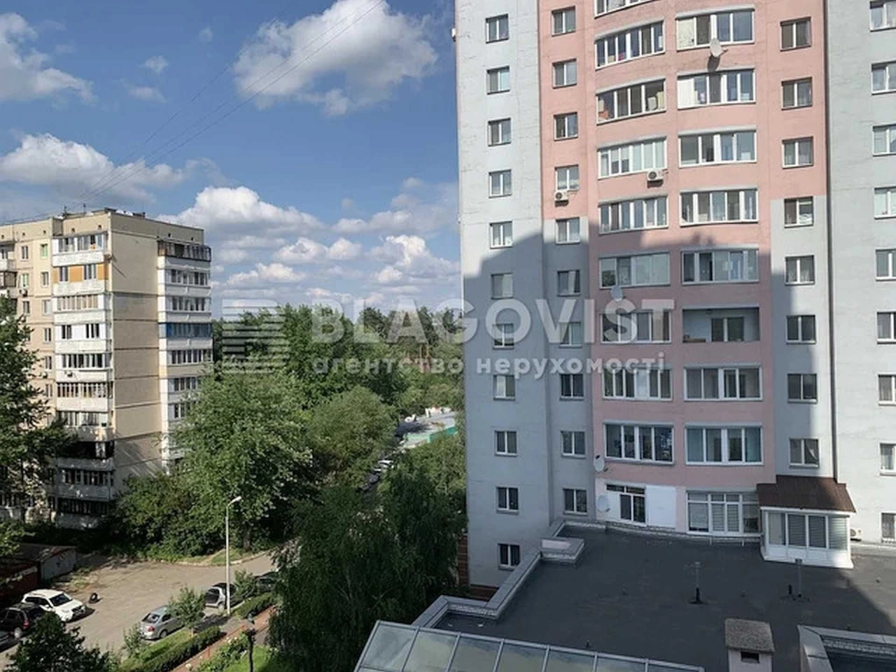 Продаж квартири з ремонтом Українського Відродження 3-В