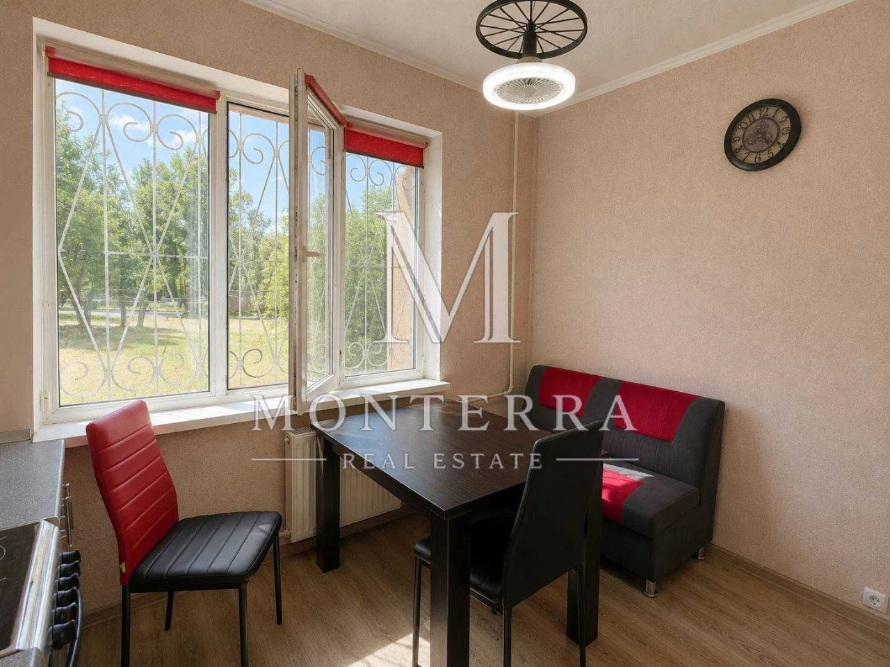 Без % Продаж 2 кім квартири з ремонтом біля парку та озера,