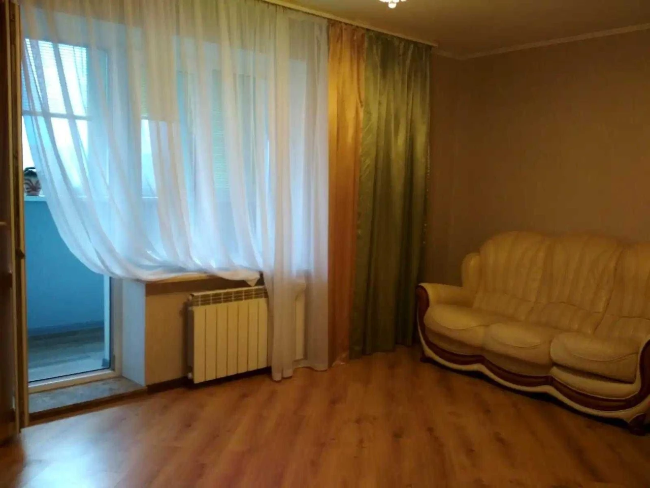 Продам на  Оболоні з ремонтом меблями та технікою.метро Мінс
