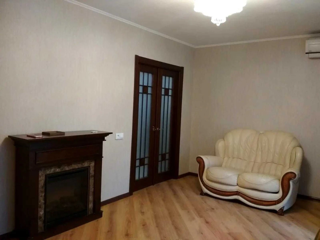 Продам на  Оболоні з ремонтом меблями та технікою.метро Мінс