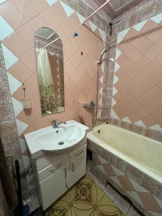 Теремки, вул. Академіка Заболотного 12  3 кім кв 72 м2  Тере