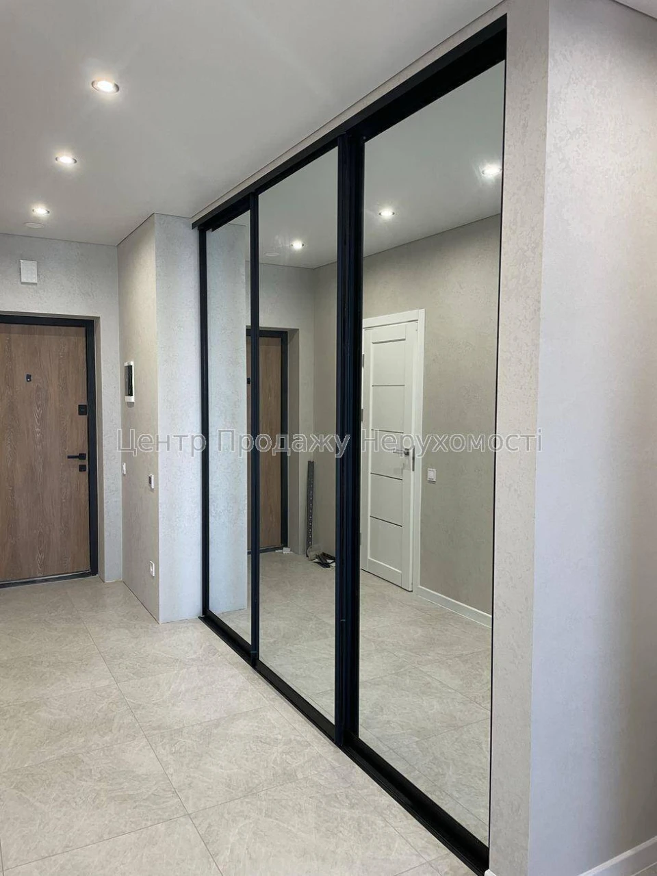 Продаж 2-кімн. квартири 70 м², 17/25 пов, ЖК Варшавський 3,