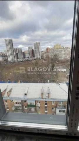 Продам 3 к.квартиру Шевченківський р-н Ростиславська (Рибалк