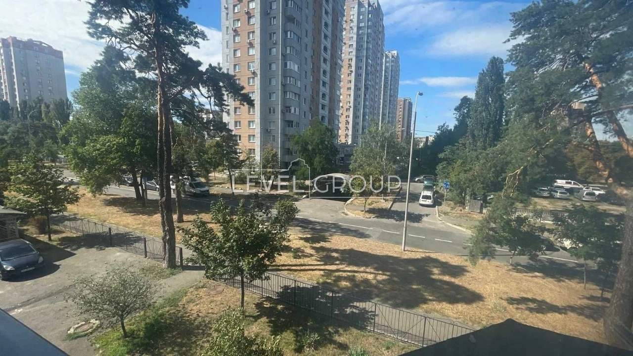 Продаж 3-кімнатної квартири 128,7 м² з паркінгом | вул. Крак