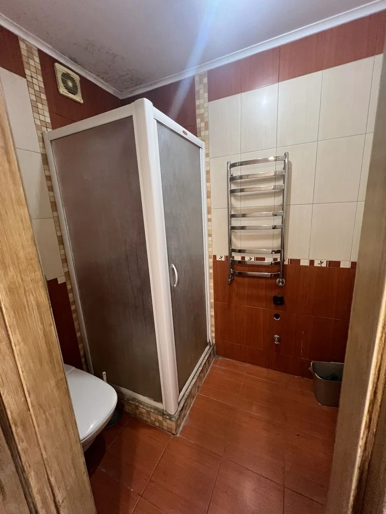 Продаж трьохкімнатної квартири Євгена Коновальця 15
