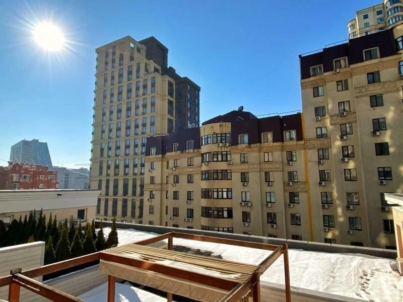 Продаж 3-кімнатної квартири 104 м², Дмитрівська вул., 80