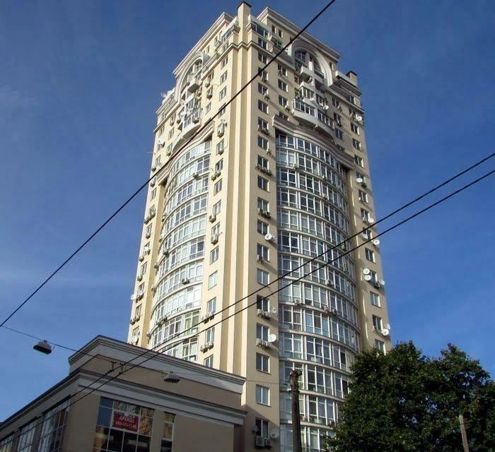 Продаж 3-кімнатної квартири 104 м², Дмитрівська вул., 80