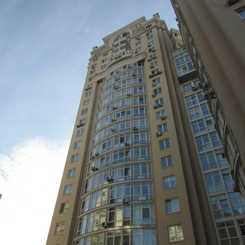Продаж 3-кімнатної квартири 104 м², Дмитрівська вул., 80