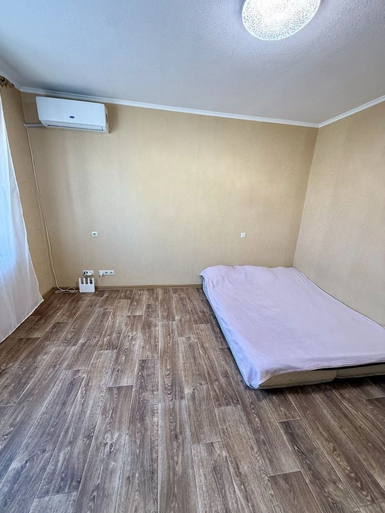 Продам 2-кім квартиру Перемоги-5, пр. Героїв 19