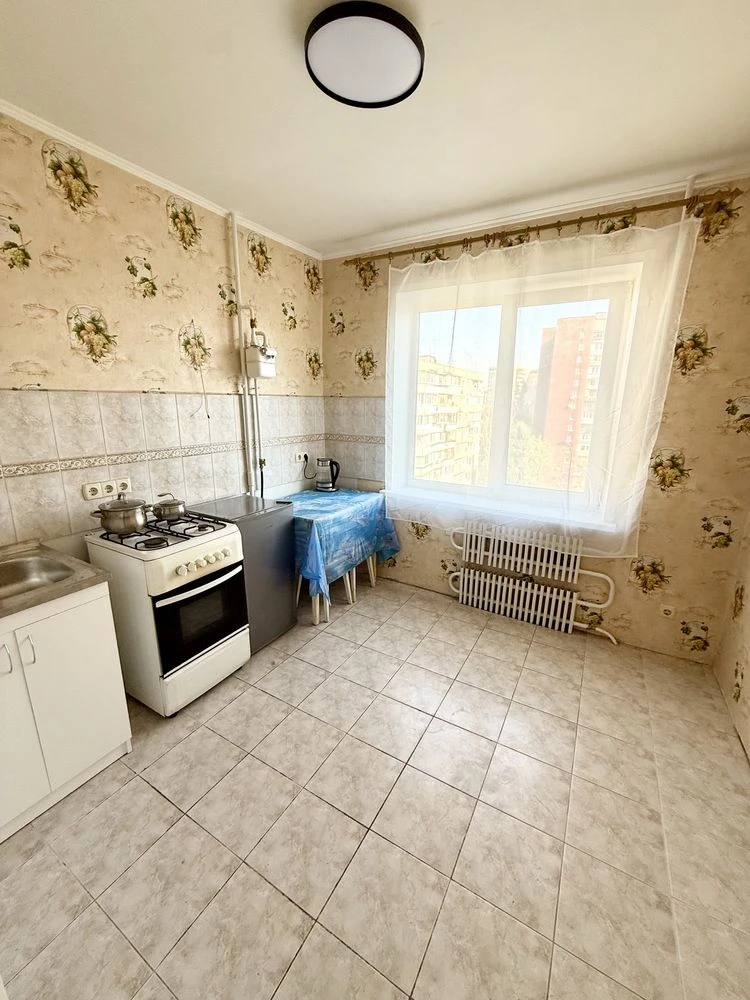 Продам 2-кім квартиру Перемоги-5, пр. Героїв 19