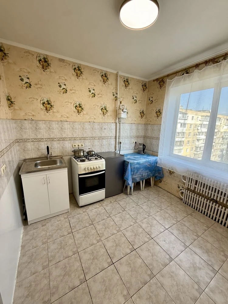 Продам 2-кім квартиру Перемоги-5, пр. Героїв 19