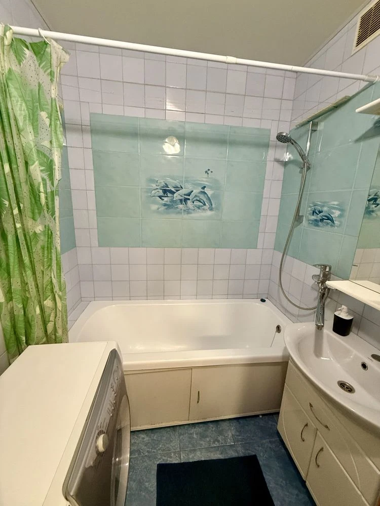 Продам 2-кім квартиру Перемоги-5, пр. Героїв 19