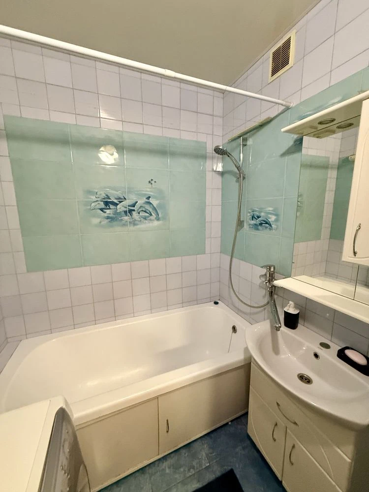 Продам 2-кім квартиру Перемоги-5, пр. Героїв 19
