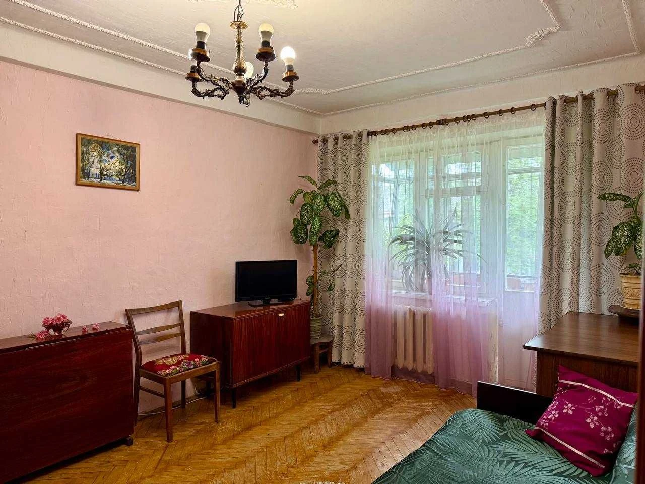 Продається 2-кімнатна квартира, вул.Мрії,Шевченківський р-н