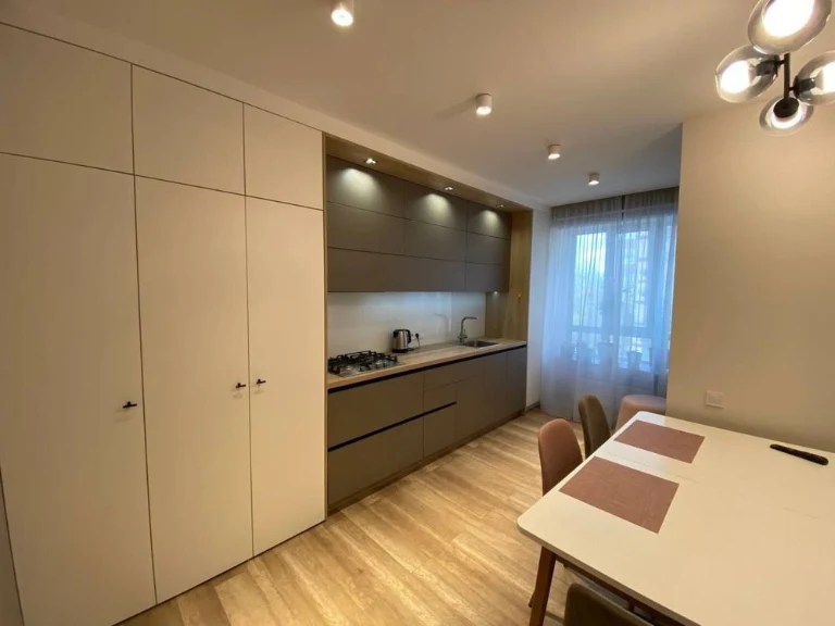 Продаж 1 кімнатної квартири  у центрі міста, правий берег ЖК