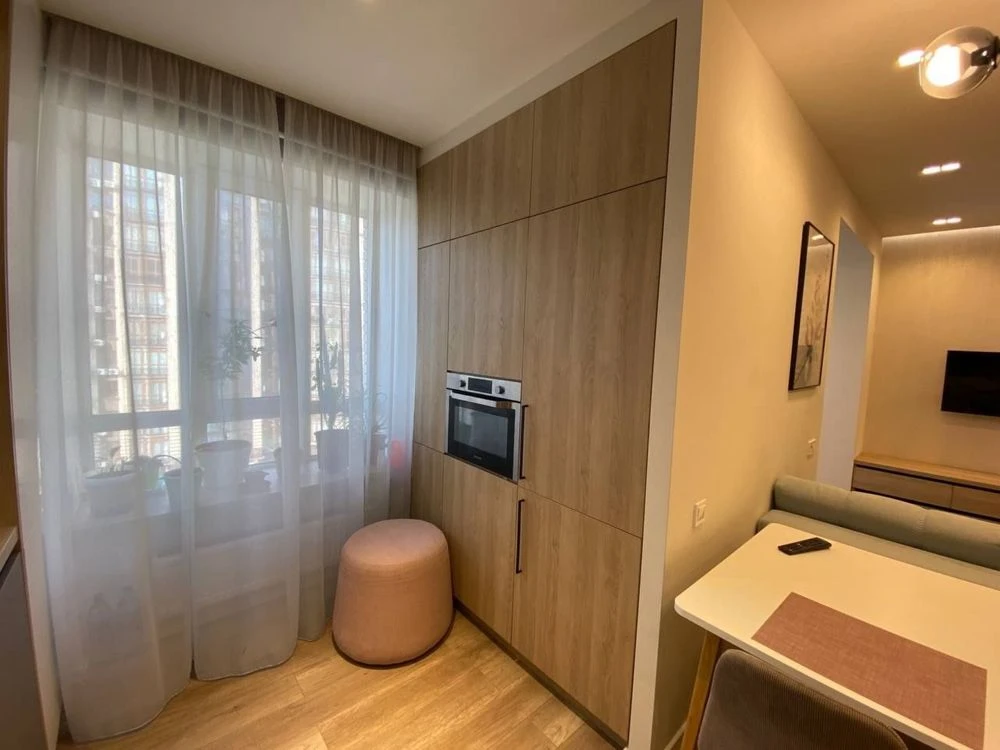Продаж 1 кімнатної квартири  у центрі міста, правий берег ЖК