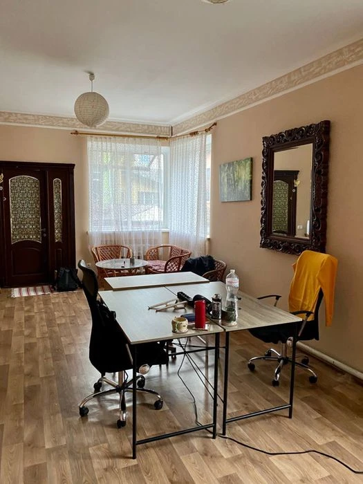 Продам  будинок біля парку Шевченка