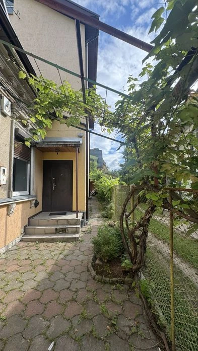 Продам  будинок біля парку Шевченка
