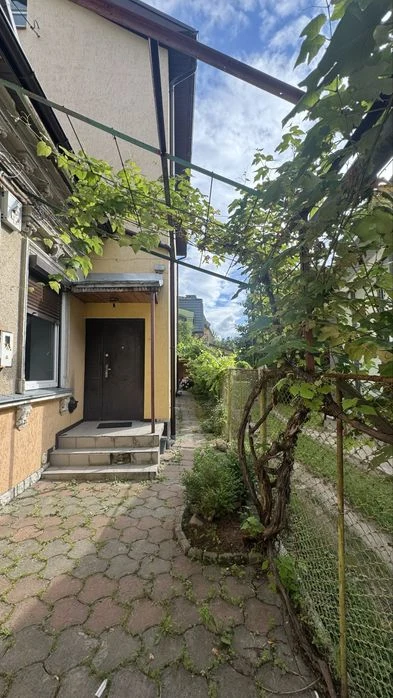 Продам  будинок біля парку Шевченка