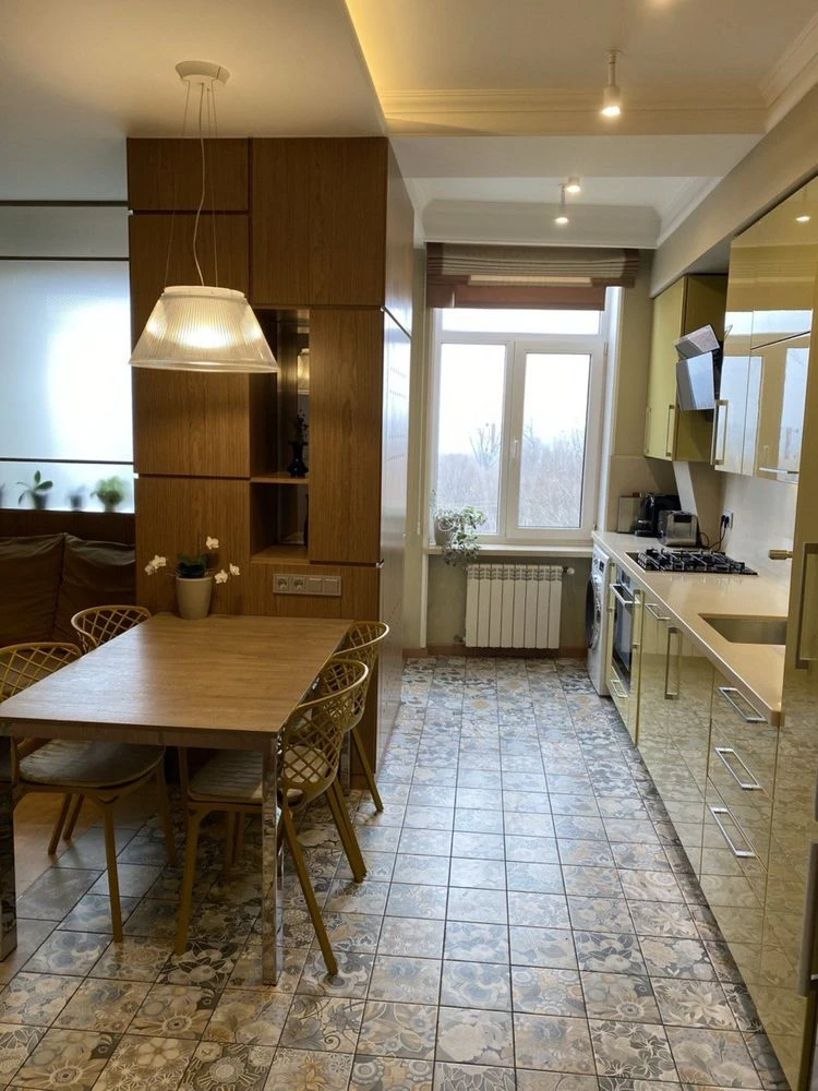 Продам 4 к Квартиру Дизайнерський ремонт  Клубний Будинок 98