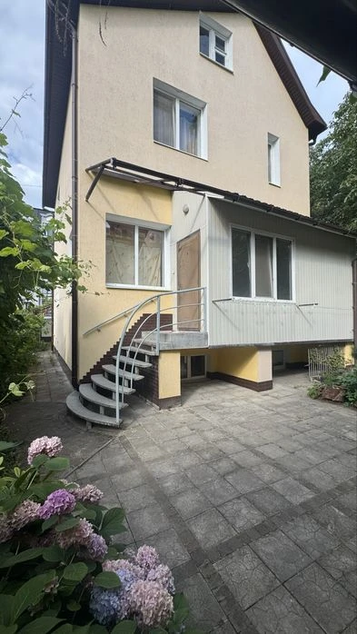 Продам  будинок біля парку Шевченка