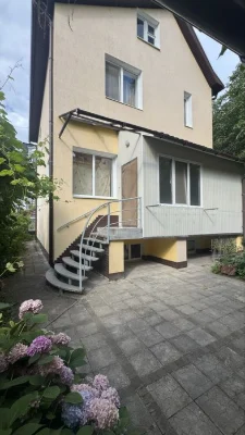 Продам  будинок біля парку Шевченка