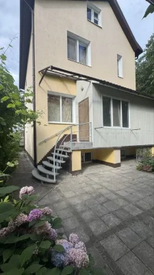 Продам  будинок біля парку Шевченка