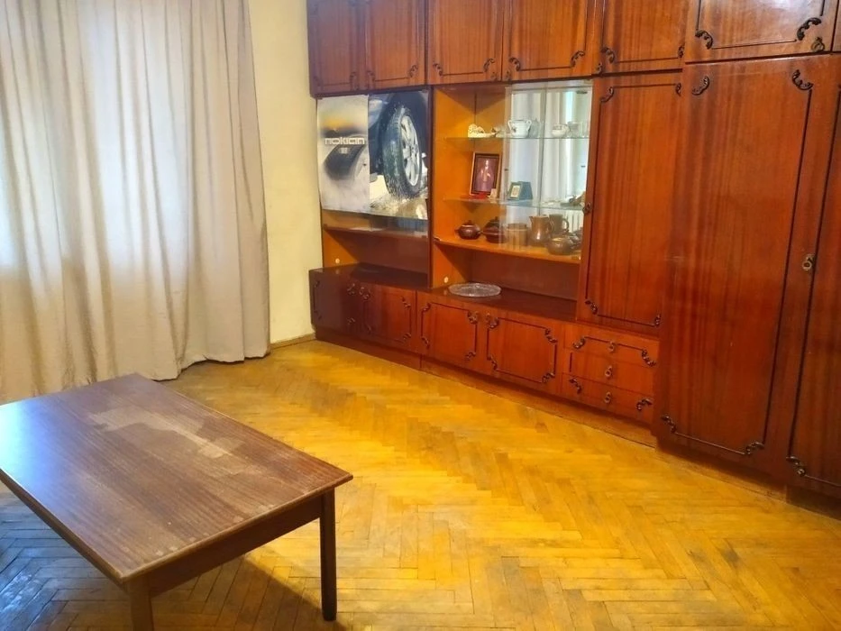 3 floor. Very profitable! 39m2. House near the Park! Gas. plate.