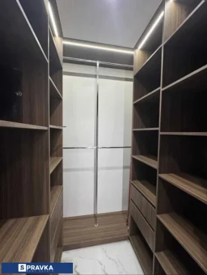 Продаж квартири бізнес класу, з авторським ремонтом біля Мор