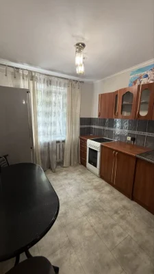 Двухкомнатная квартира на Варненской  напротив парка М.Твена