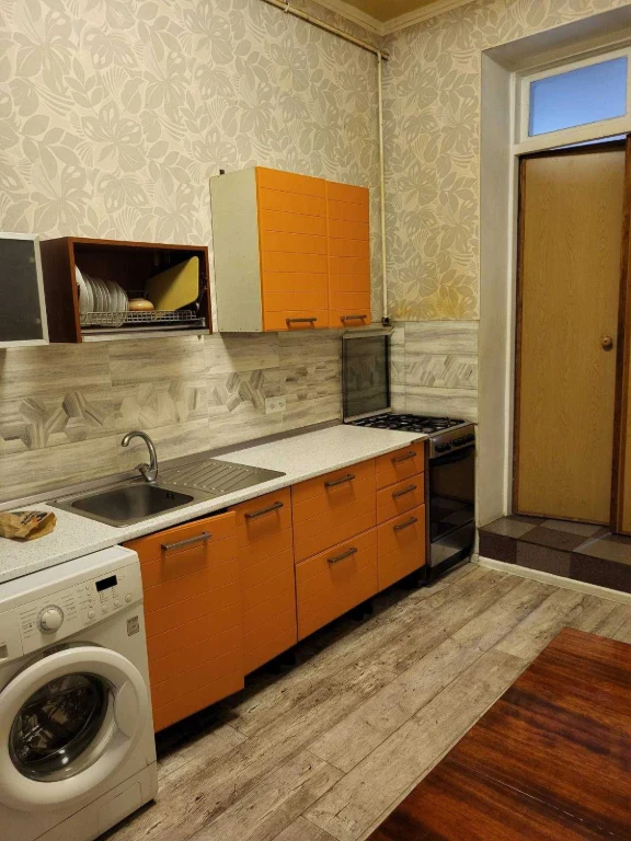 Продам 2 ком. квартиру с балконом  Фабричная/ Ивановский мос