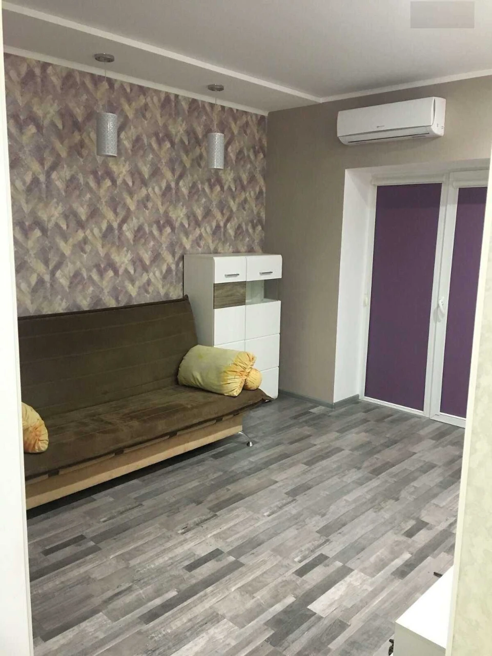Продам 2х кімнатну квартиру по вулиці Чикаленка. на 1му пове