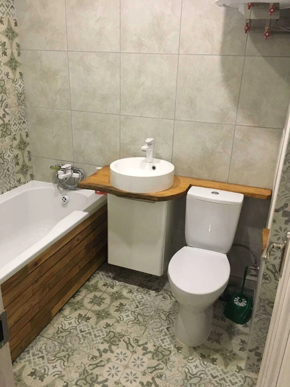 Продам 2х кімнатну квартиру по вулиці Чикаленка. на 1му пове