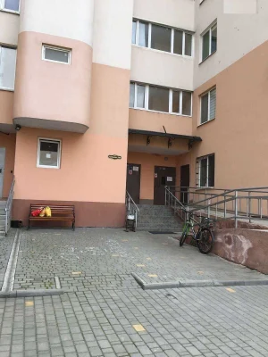 Продам 2х кімнатну квартиру по вулиці Чикаленка. на 1му пове