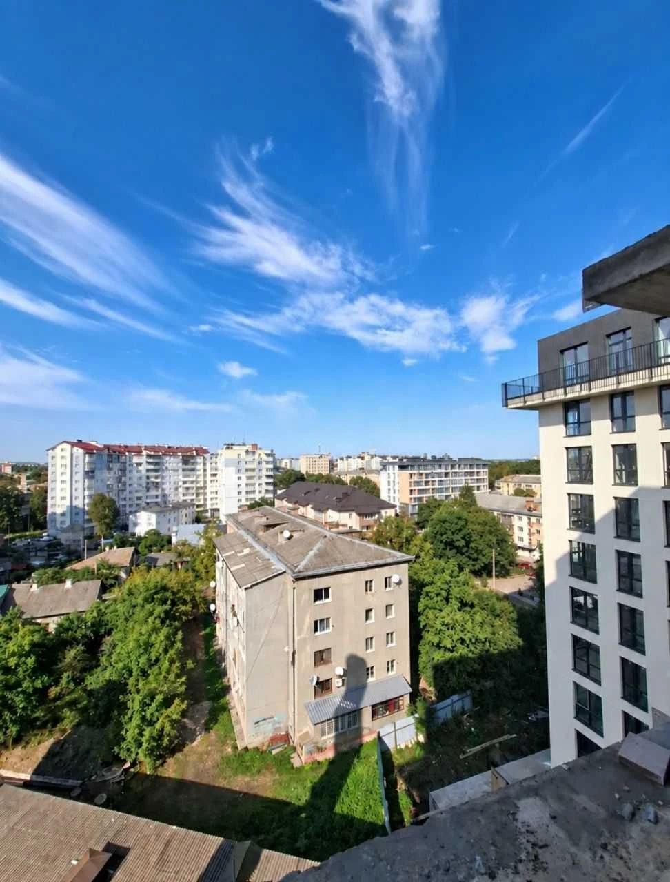 Продаю 1кімнатну квартиру з терасою в клубному будинку. Цент