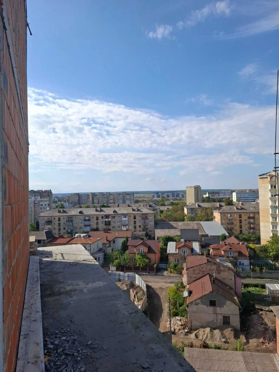 Продаю 1кімнатну квартиру з терасою в клубному будинку. Цент