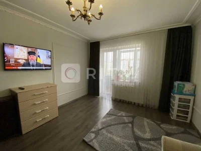 Простора двокімнатна квартира площею 69 м² у цегляному будин