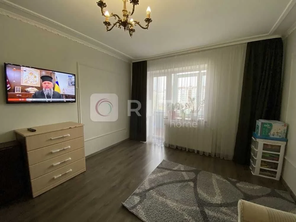 Простора двокімнатна квартира площею 69 м² у цегляному будин