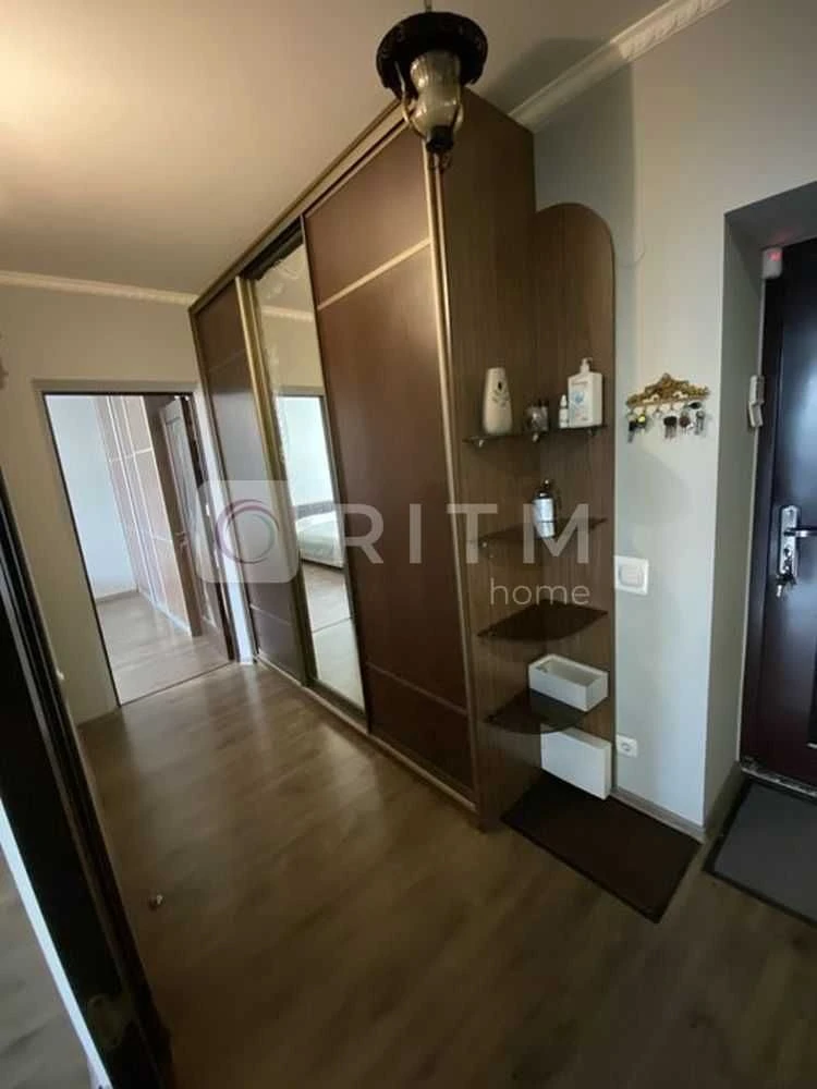 Простора двокімнатна квартира площею 69 м² у цегляному будин