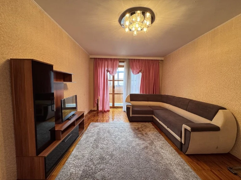 Продам 3к квартиру, вул. Довженка, 12