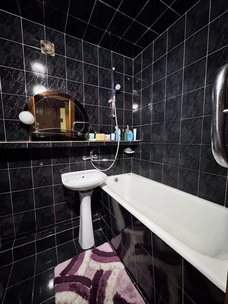 Продам 3к квартиру, вул. Довженка, 12