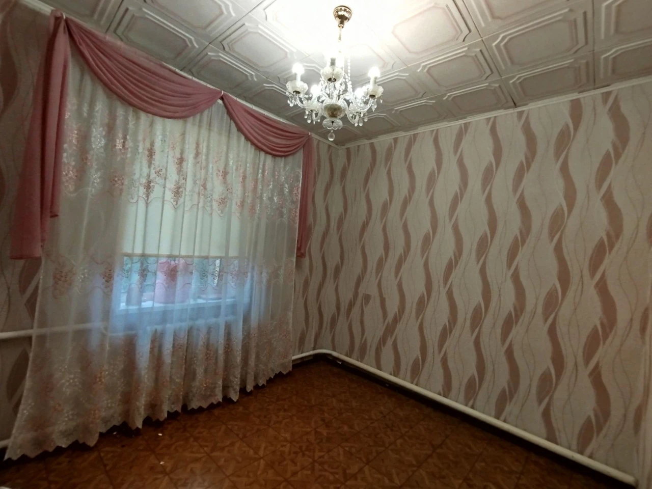 Окрема частина будинку з власним подвір'ям